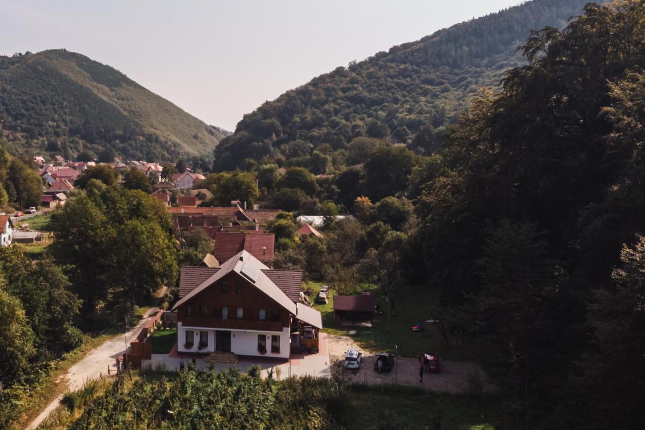 Отель Livada Amely Gales Экстерьер фото