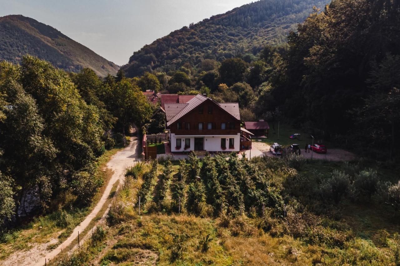 Отель Livada Amely Gales Экстерьер фото