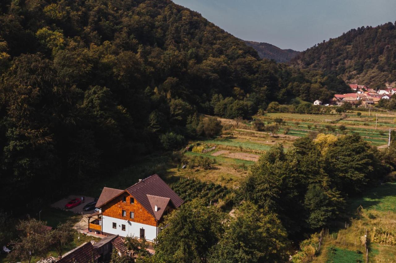 Отель Livada Amely Gales Экстерьер фото